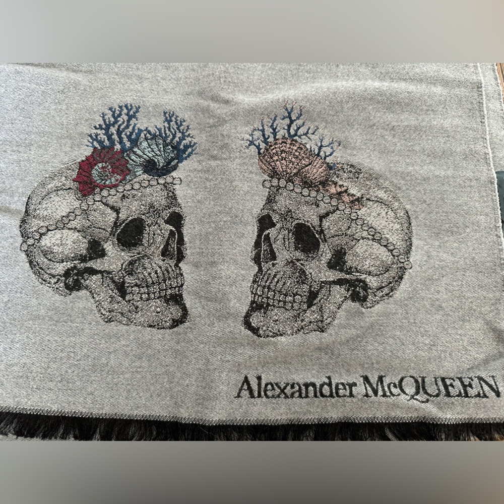 Alexander McQueen wool scarf - Picture 6 of 8